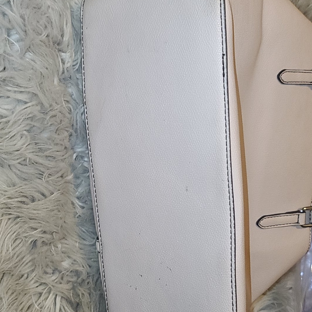 GUESS PURSE - Picture 5 of 5